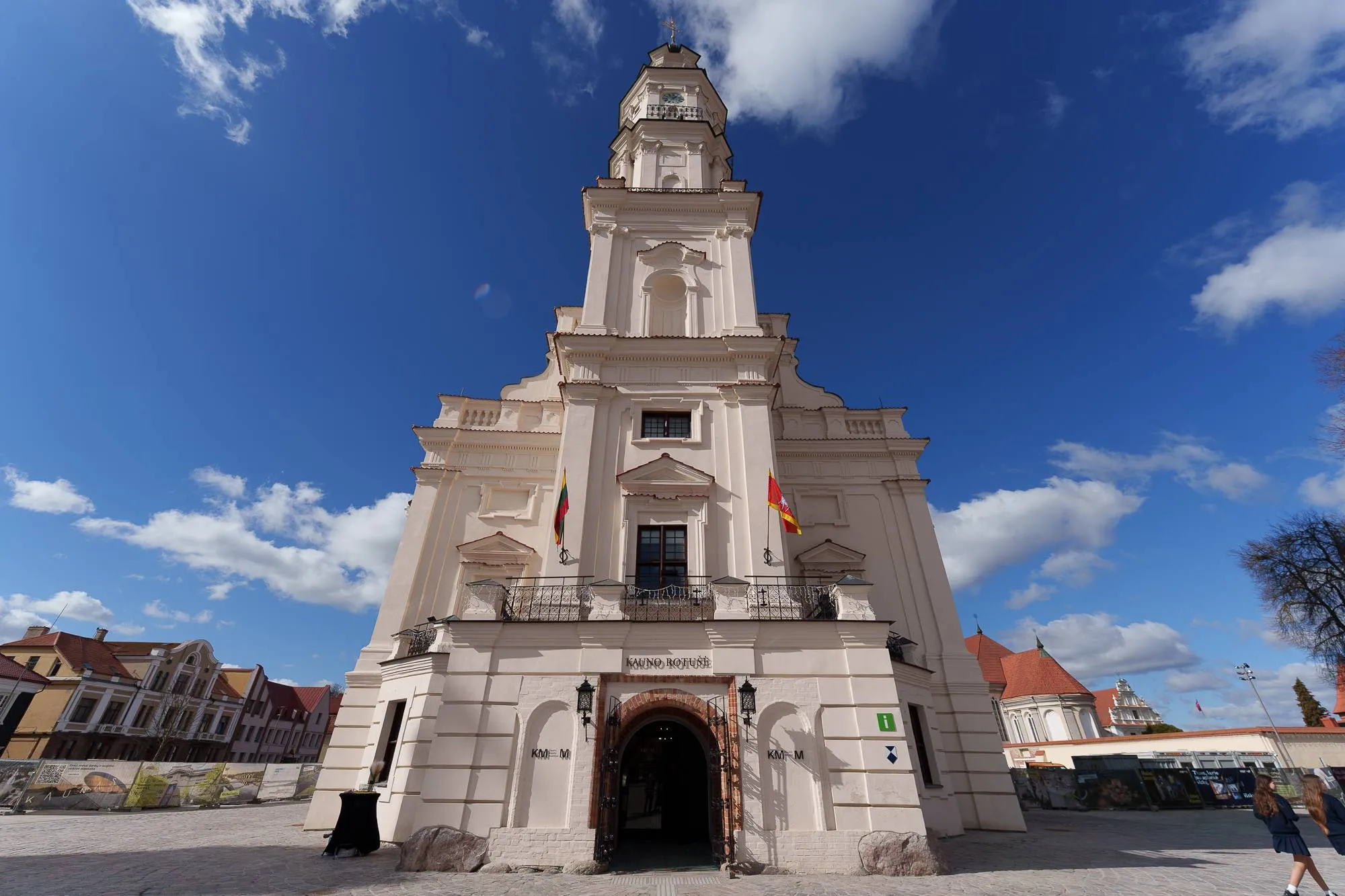 Atsinaujinusioje Rotušėje jaunavedžiams – ir vaišių stalelis / Organizatorių nuotr.