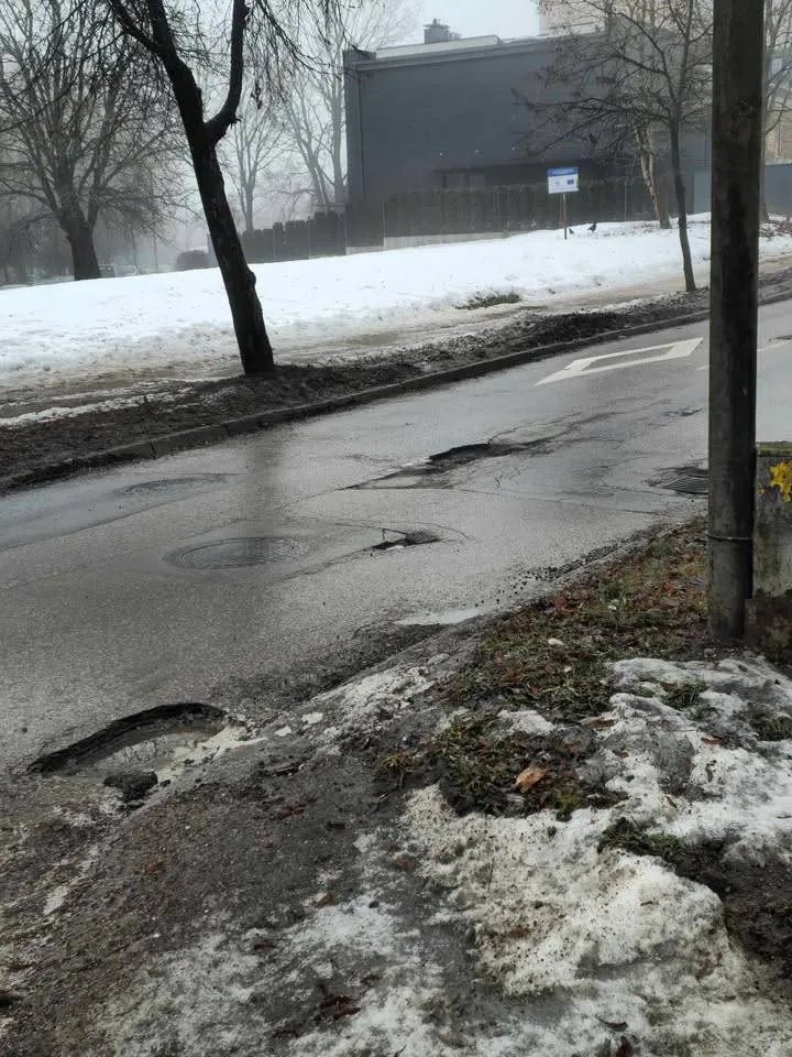 Gyventojai pasibaisėjo kelio būkle M. Riomerio gatvėje