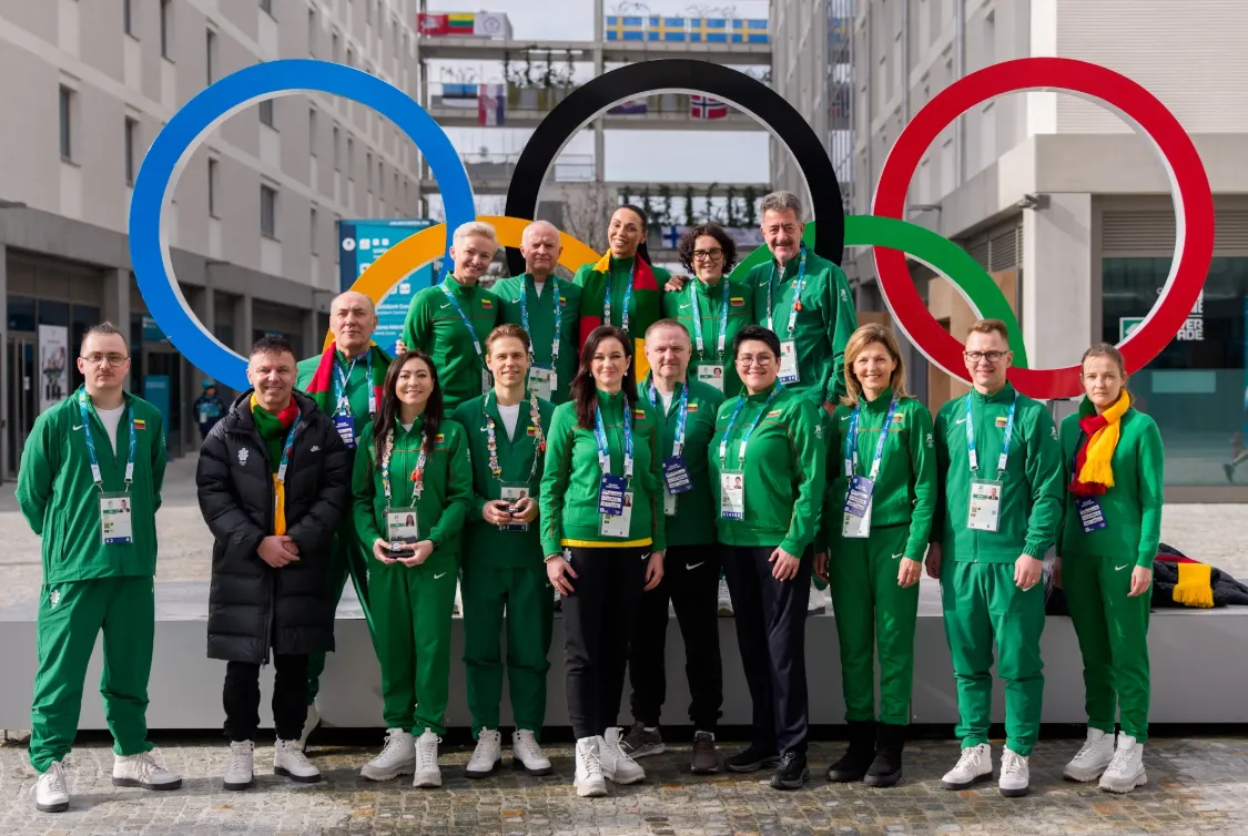I. Ruginienė su vyru ir olimpiečiais / V. Dranginio / LTOK nuotr.