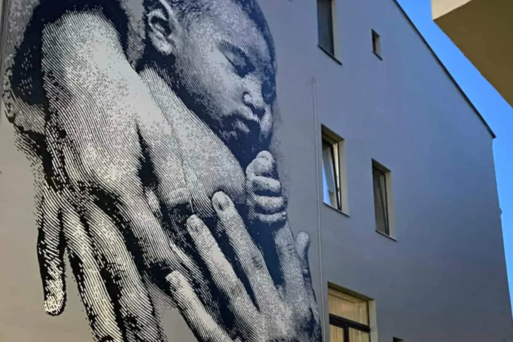 Kauno krikščioniškųjų gimdymo namų siena