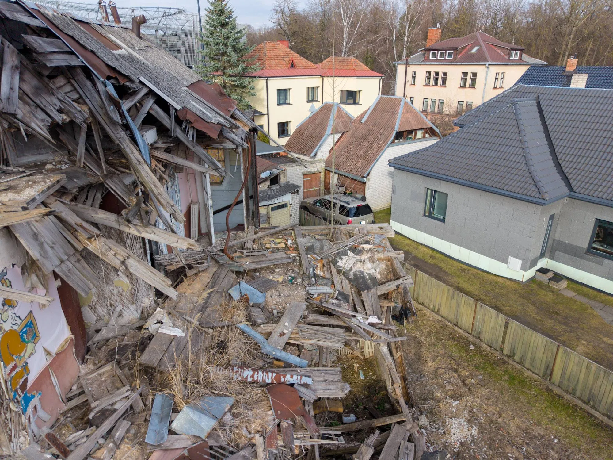 pusiau nugriauta tarpukario vila-5