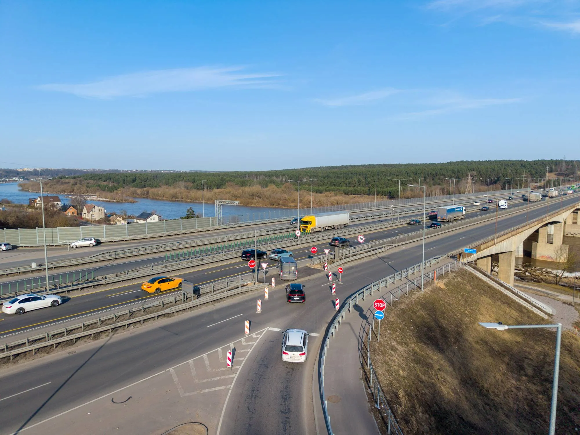 Uždarytas tiltas, pakeista eismo tvarka