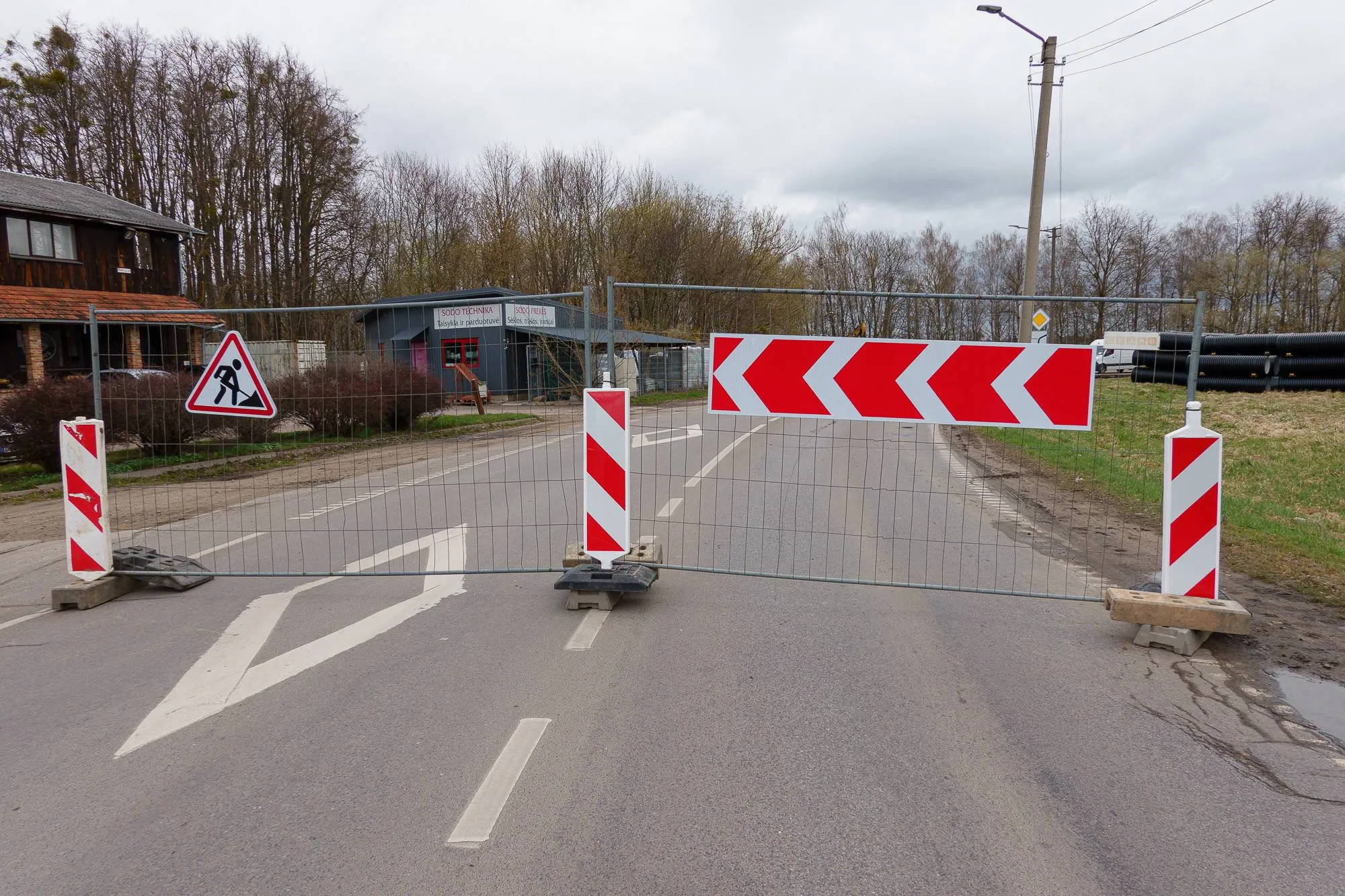 Remontuojamas kelias Vaišvydavoje