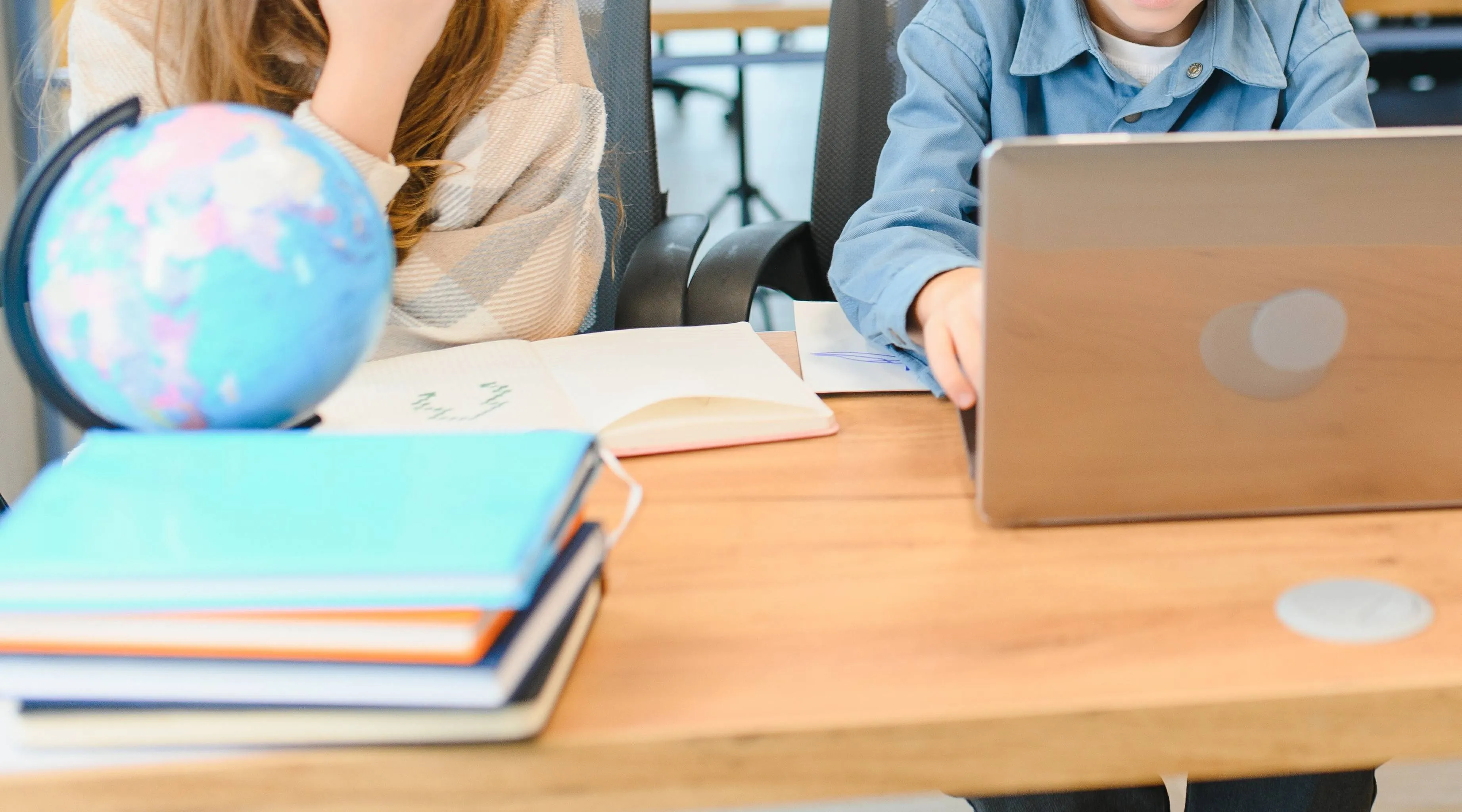 Mokinys, kompiuteris, klasė, ugdymas