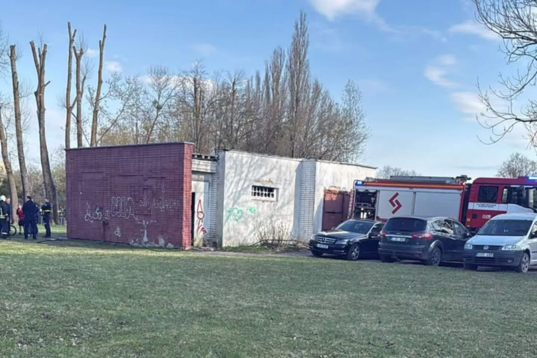 Ugniagesiai ir policija Draugystės parke