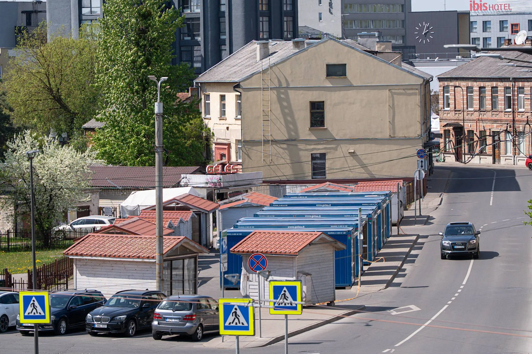 10433
