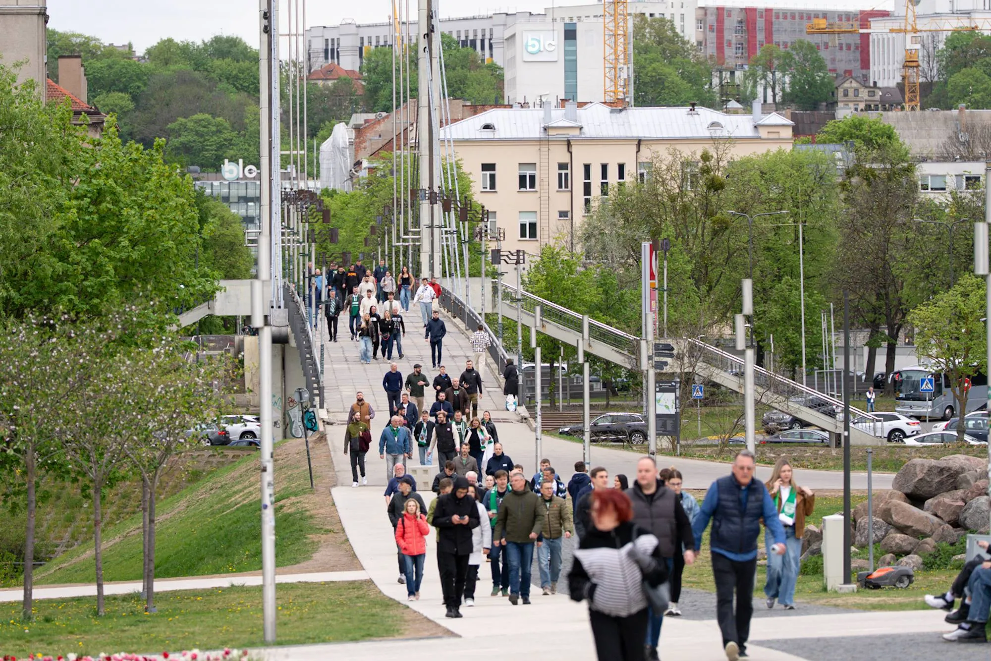 Krepšinio fanai renkasi į areną