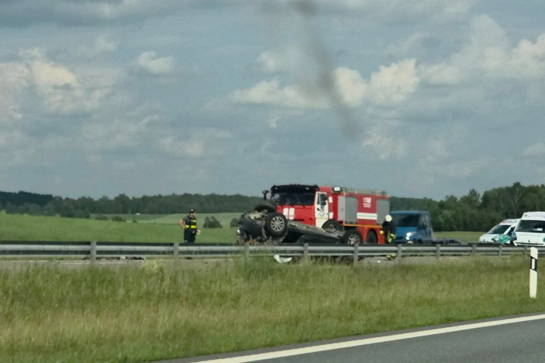 A1 magistralėje apvirto automobilis