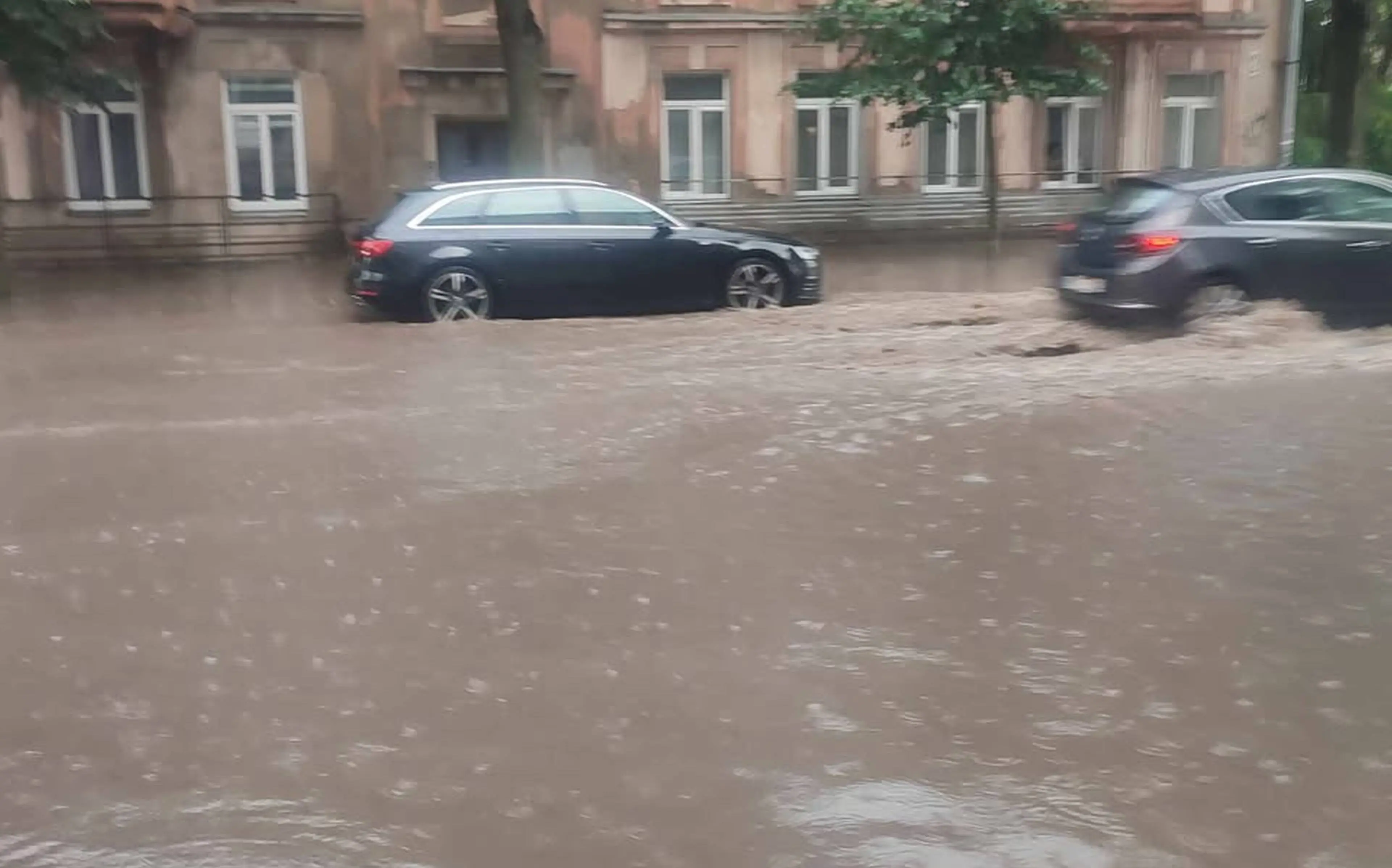 Potvynis I. Kanto gatvėje