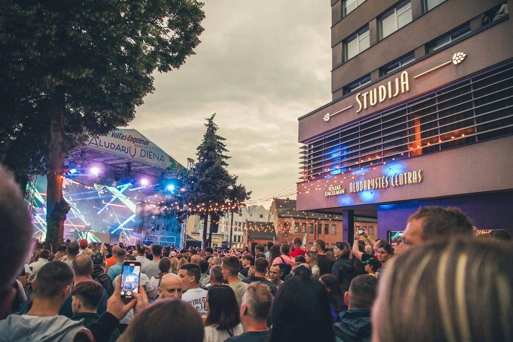 „Aludarių diena by Volfas Engelman Nealkoholinis“ Kaune su „Antikvariniai Kašpirovskio dantys“ koncertu