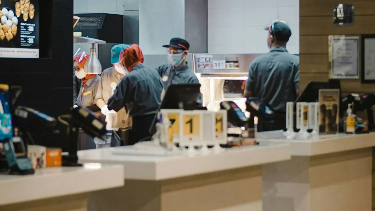 McDonald's stopt met gebruik van AI-robots na felle ruzie met klanten