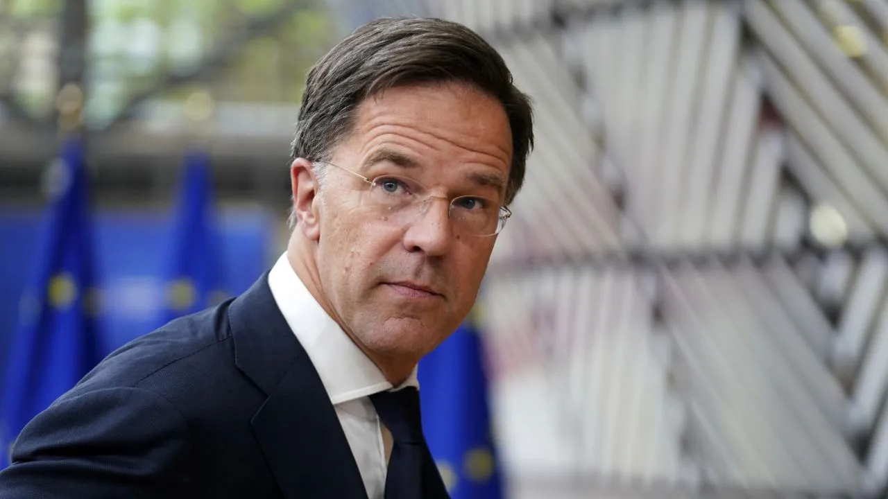 Mark Rutte vrij om nieuwe NAVO-baas te worden na afhaken Roemeense president