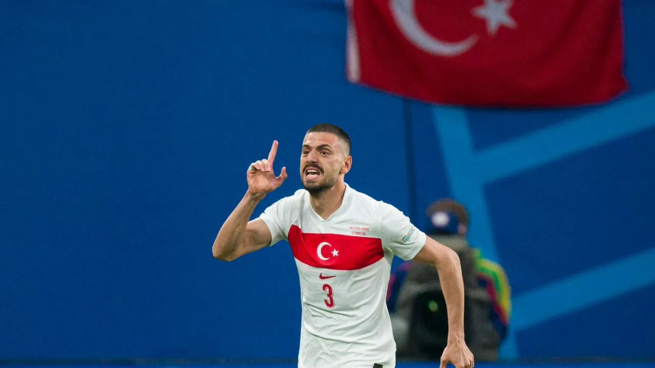 Turkse verdediger Merih Demiral mogelijk geschorst na controversiële 'wolvengroet'