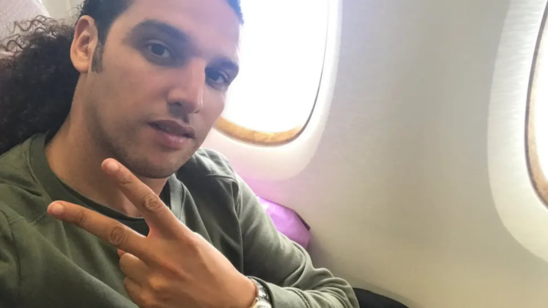 Ali B is Nederland ontvlucht: met gezin gespot op deze airport