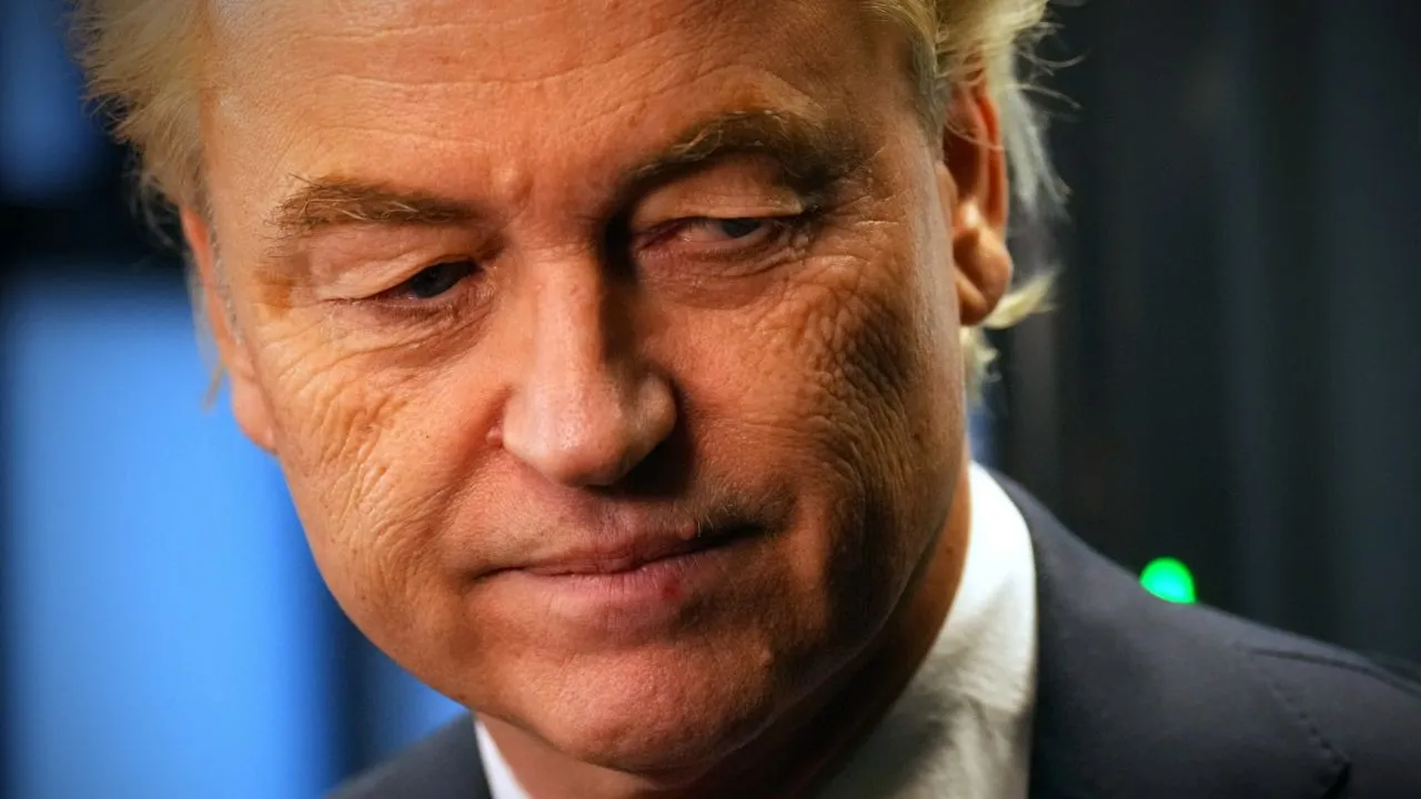 Geert Wilders haalt fel uit naar premier Schoof tijdens debat: 'Slappe hap'