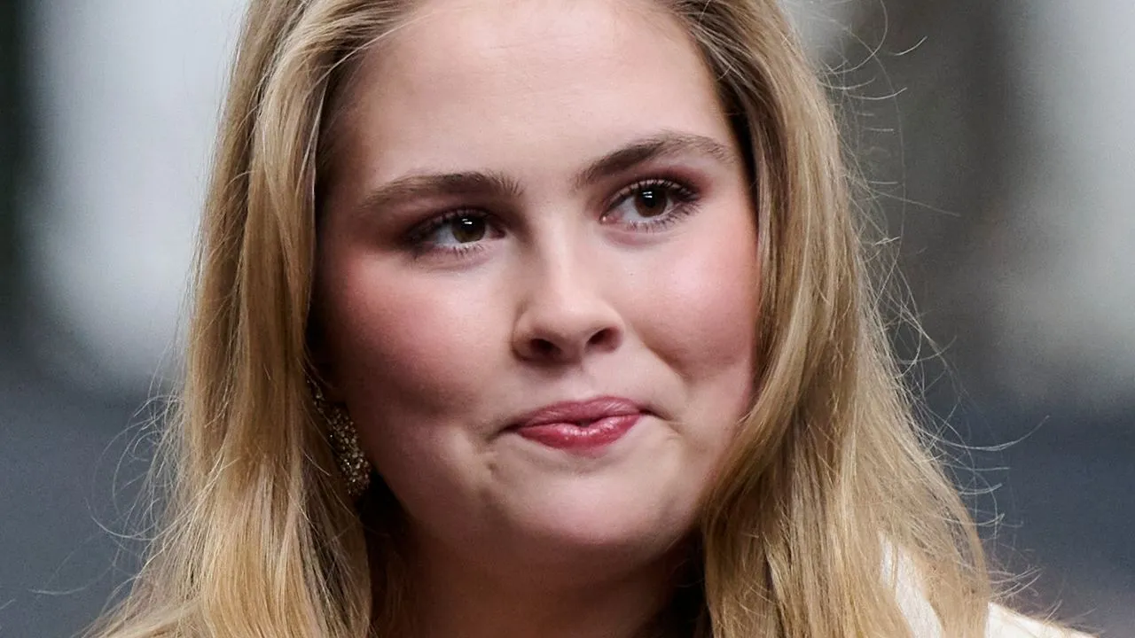 Prinses Amalia schittert in doorschijnende jurk
