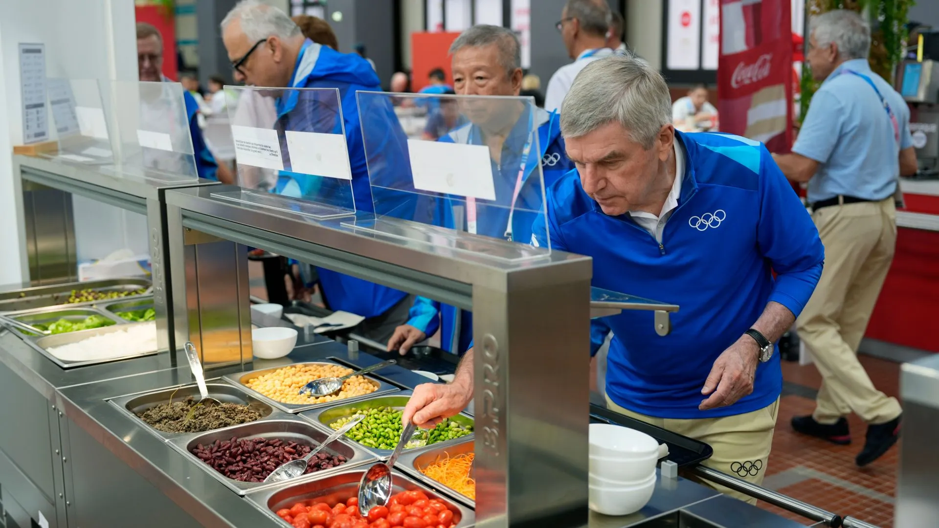 Catering Olympisch Dorp onder vuur: sporters in shock na het eten van dit gerecht