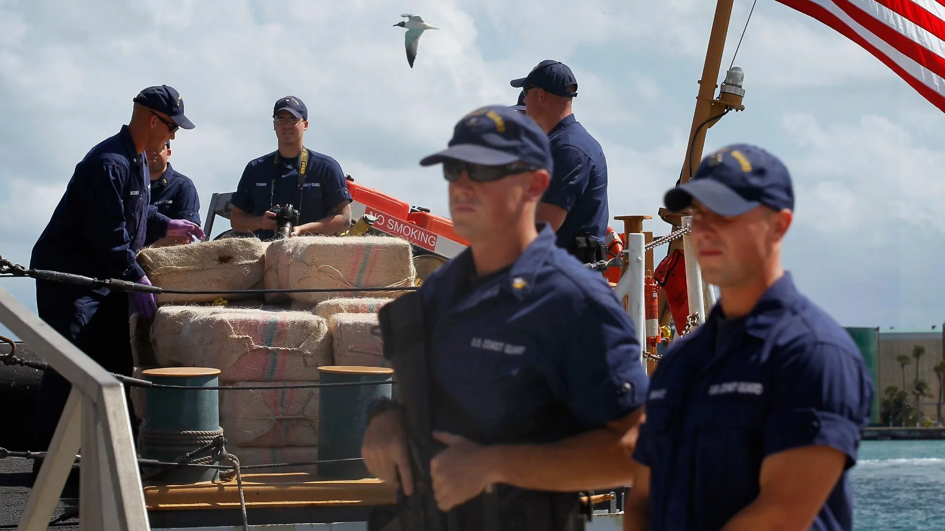 Ruim 900.000 euro aan cocaïne aangespoeld door orkaan Debby