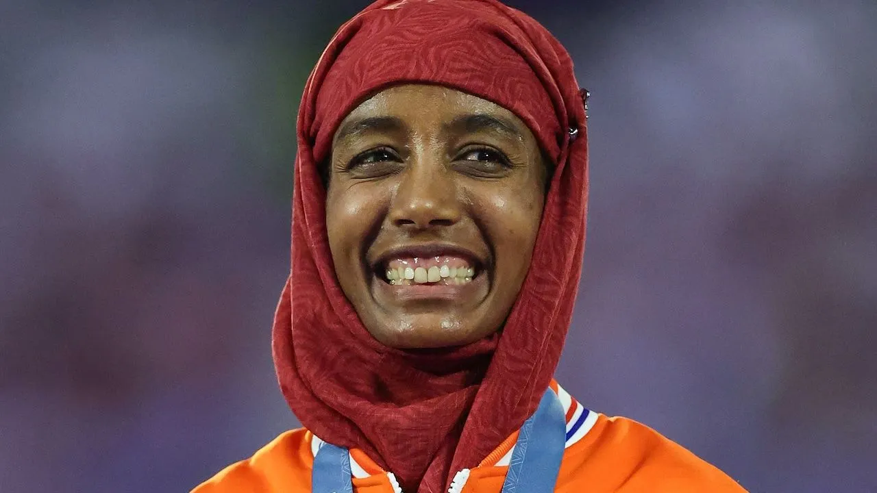 Opschudding om Sifan Hassan: Hoofddoek bij huldiging roept heftige reacties op