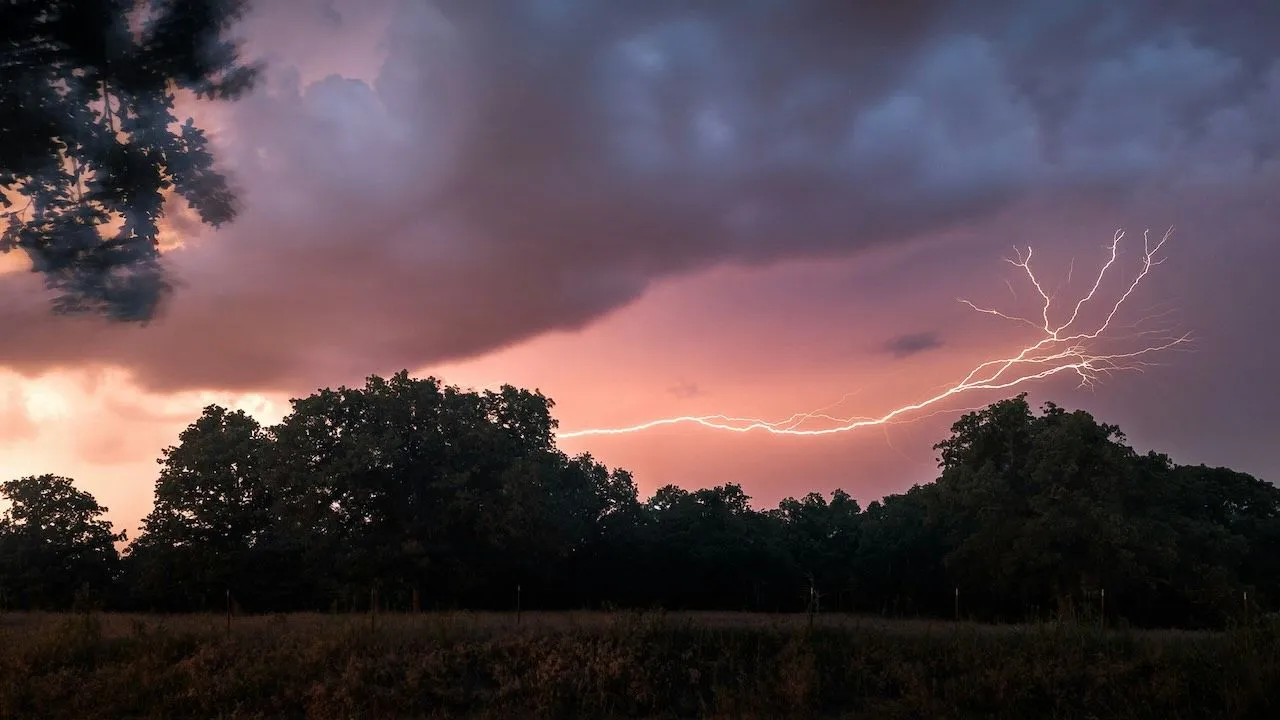 Morgen tropische hitte, maar vanaf deze dag krijgen we flinke onweer