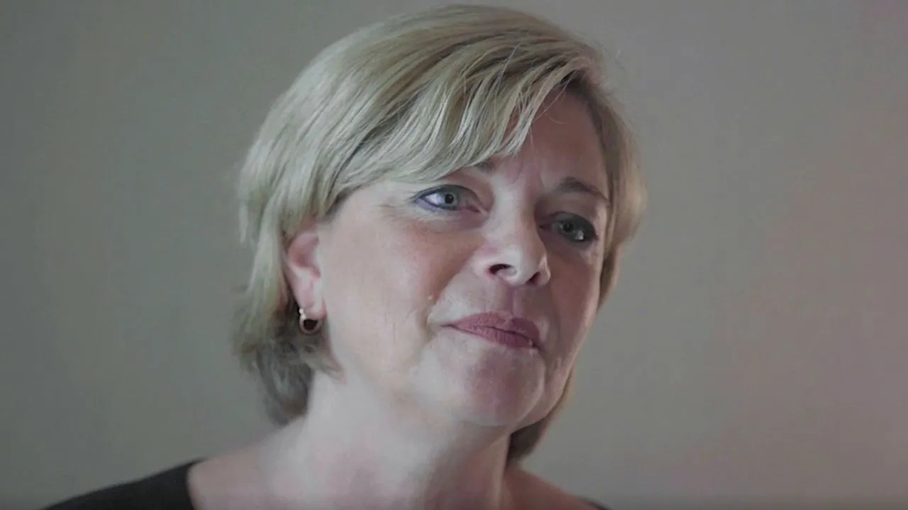 Schokkende arrestatie: vrouw van Roger Lips in boeien geslagen na crematie zus
