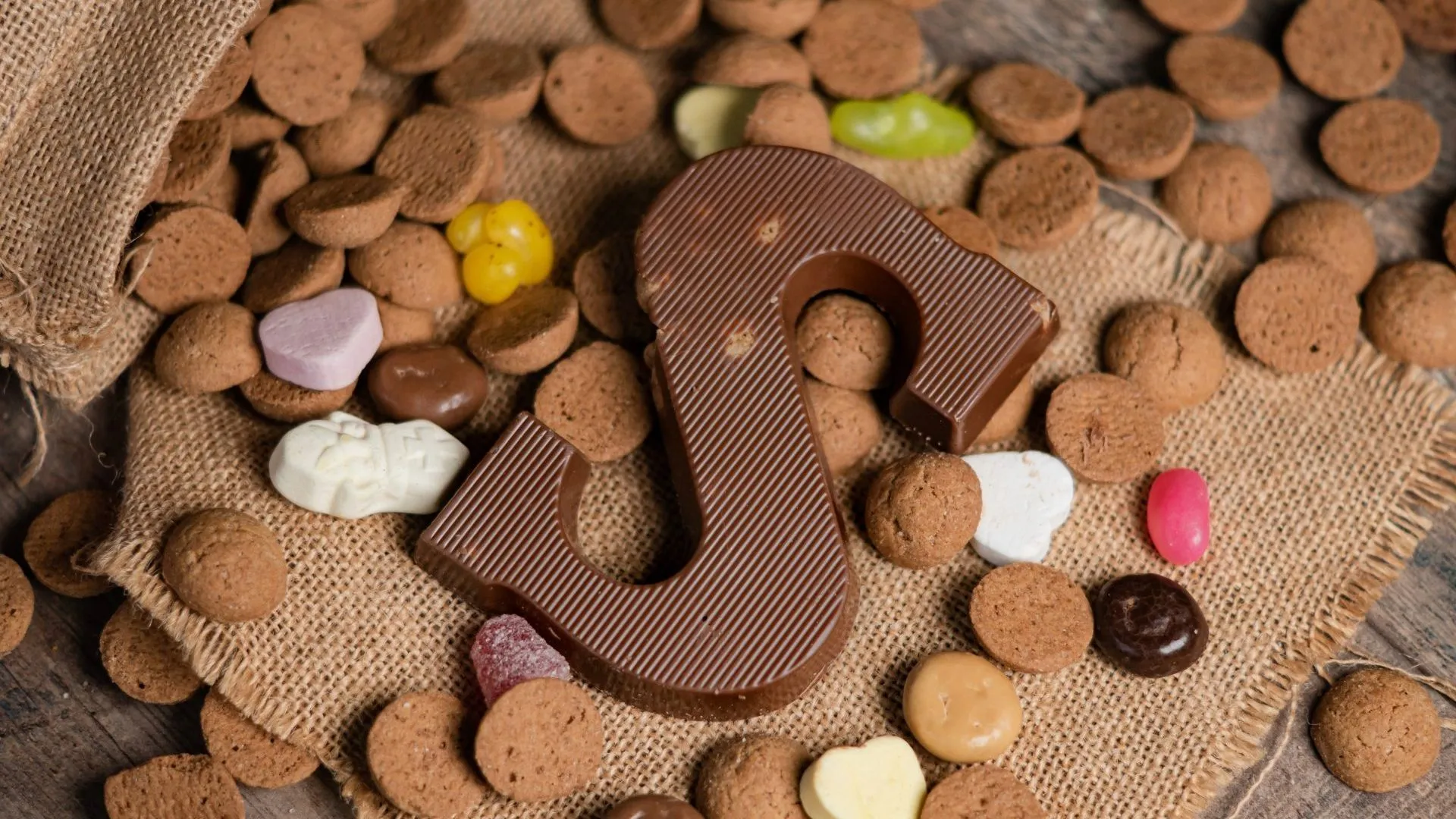 Cacaoschaarste treft Sinterklaas: Chocoladeletters worden kleiner én duurder