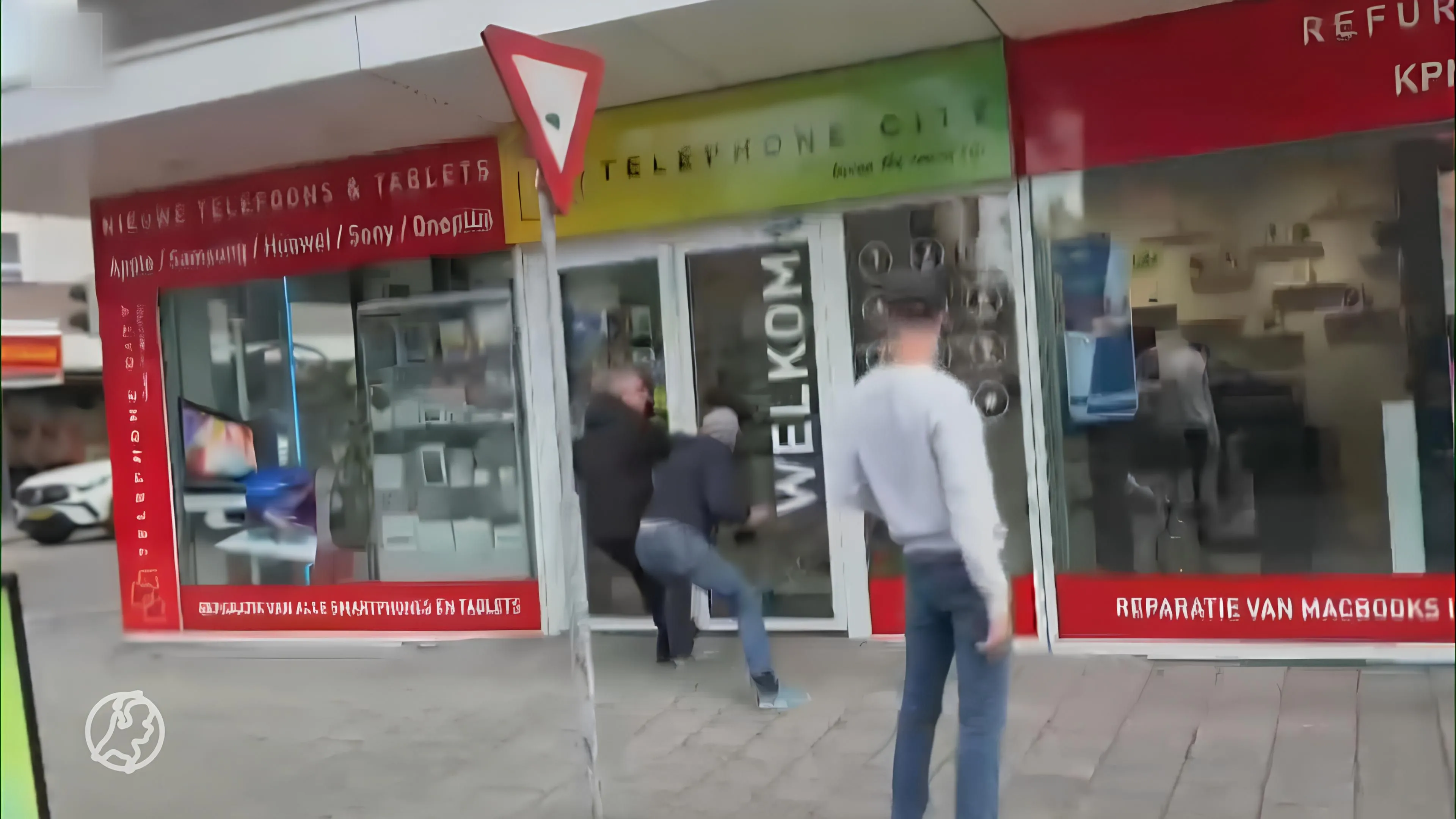 Dieven in Waalwijk vastgehouden in winkel door omstanders