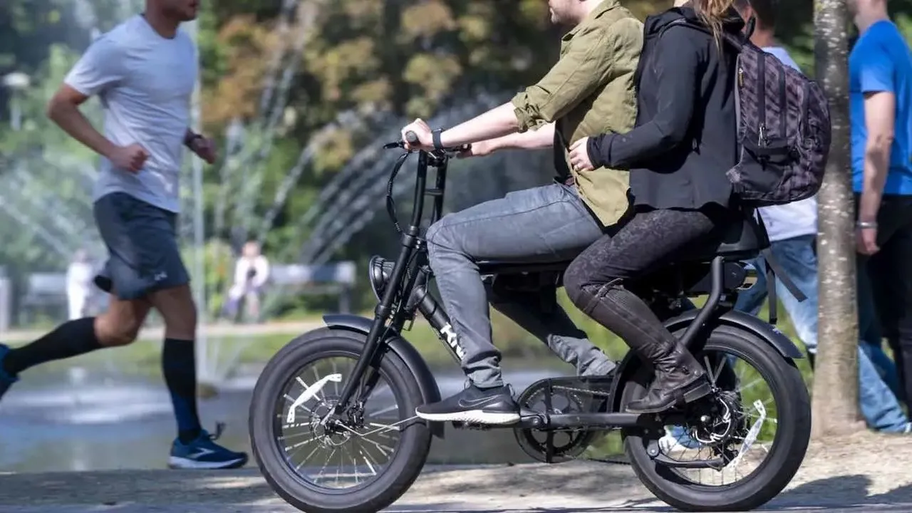 Mega-operatie in Nederland: Meer dan 16.500 illegale fatbikes in beslag genomen