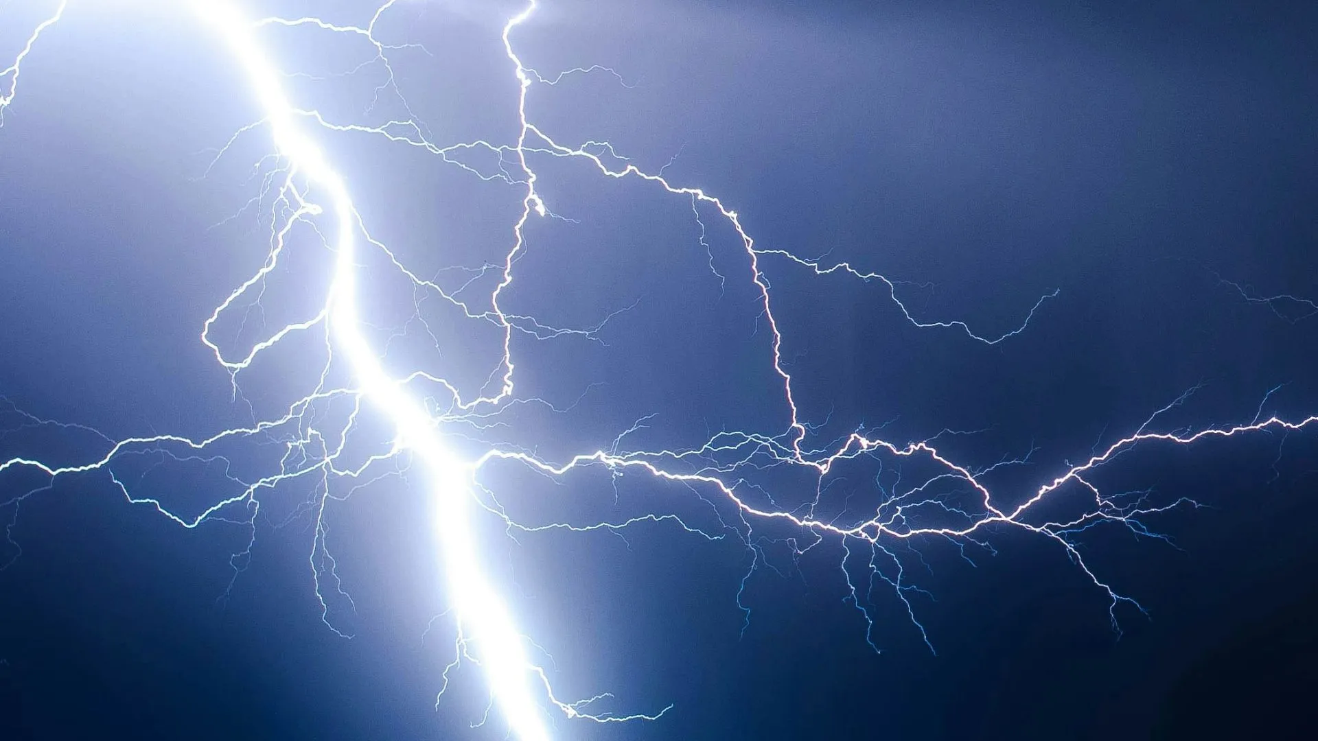 Waarschuwing: op deze plek in Nederland wordt vanavond hevig onweer verwacht