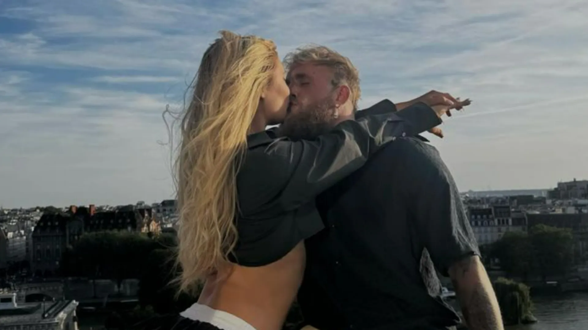 Jake Paul belaagd door kwade Jutta Leerdam-fans