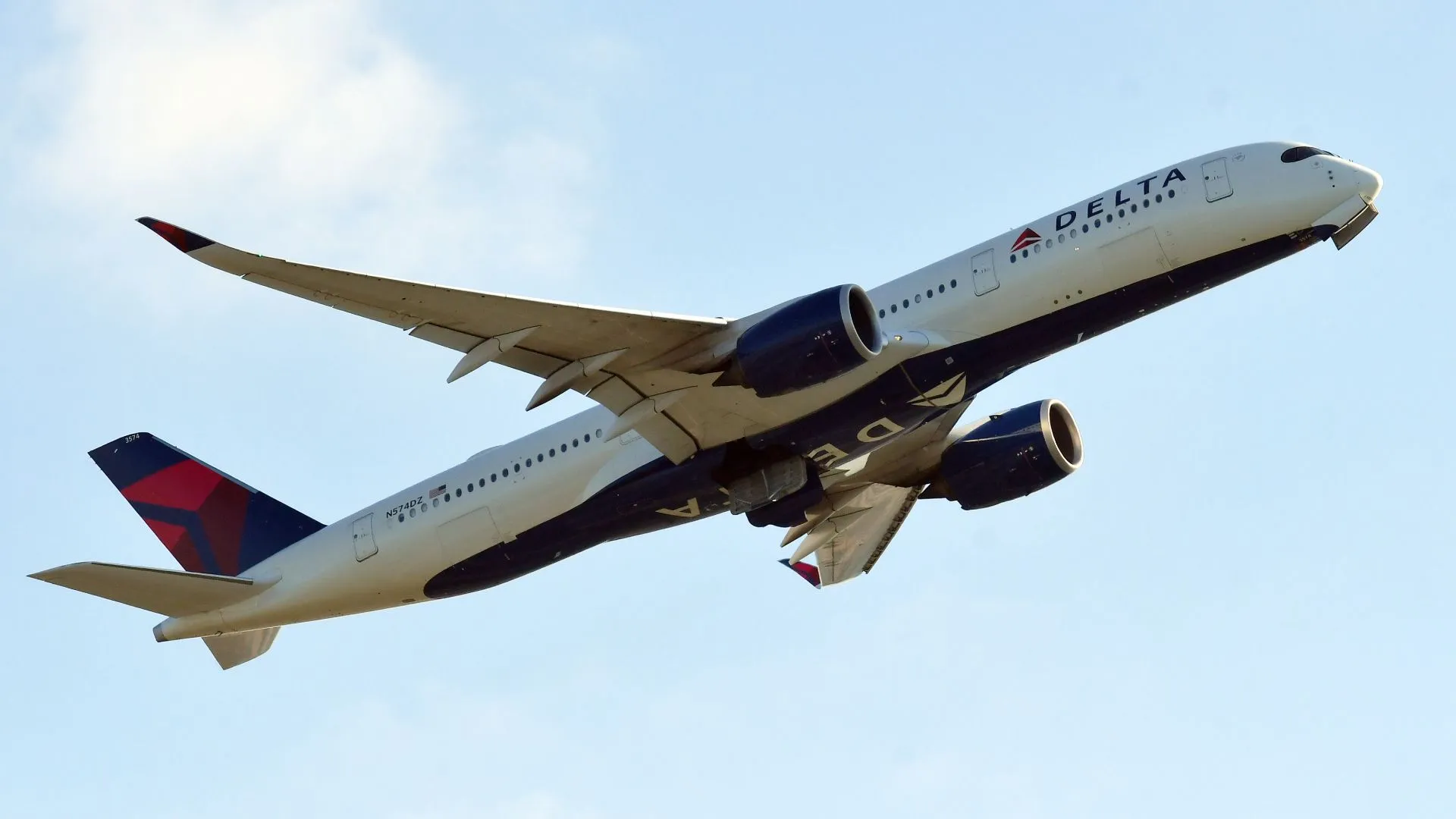 Luchtdrukfout leidt tot bloedende passagiers tijdens horrorvlucht