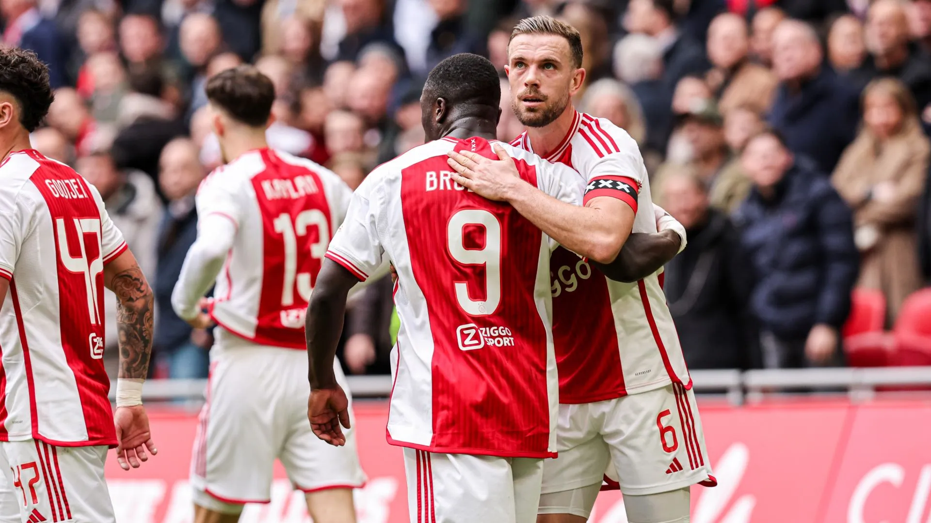Chaos door politiestaking: Ajax voor de derde keer zonder wedstrijd
