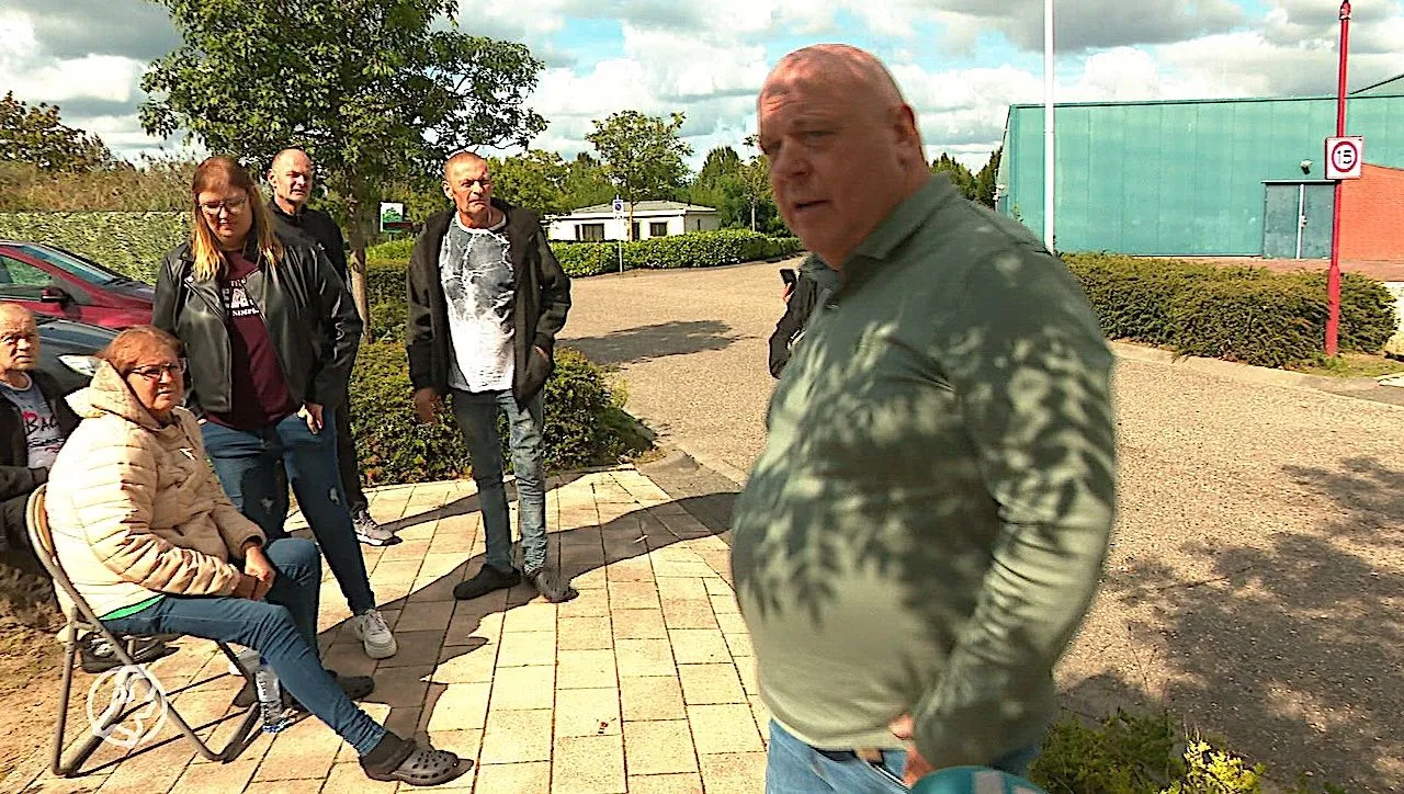 Peter Gillis trapt bewoners van vakantiepark: 'Anders bel ik de politie!'