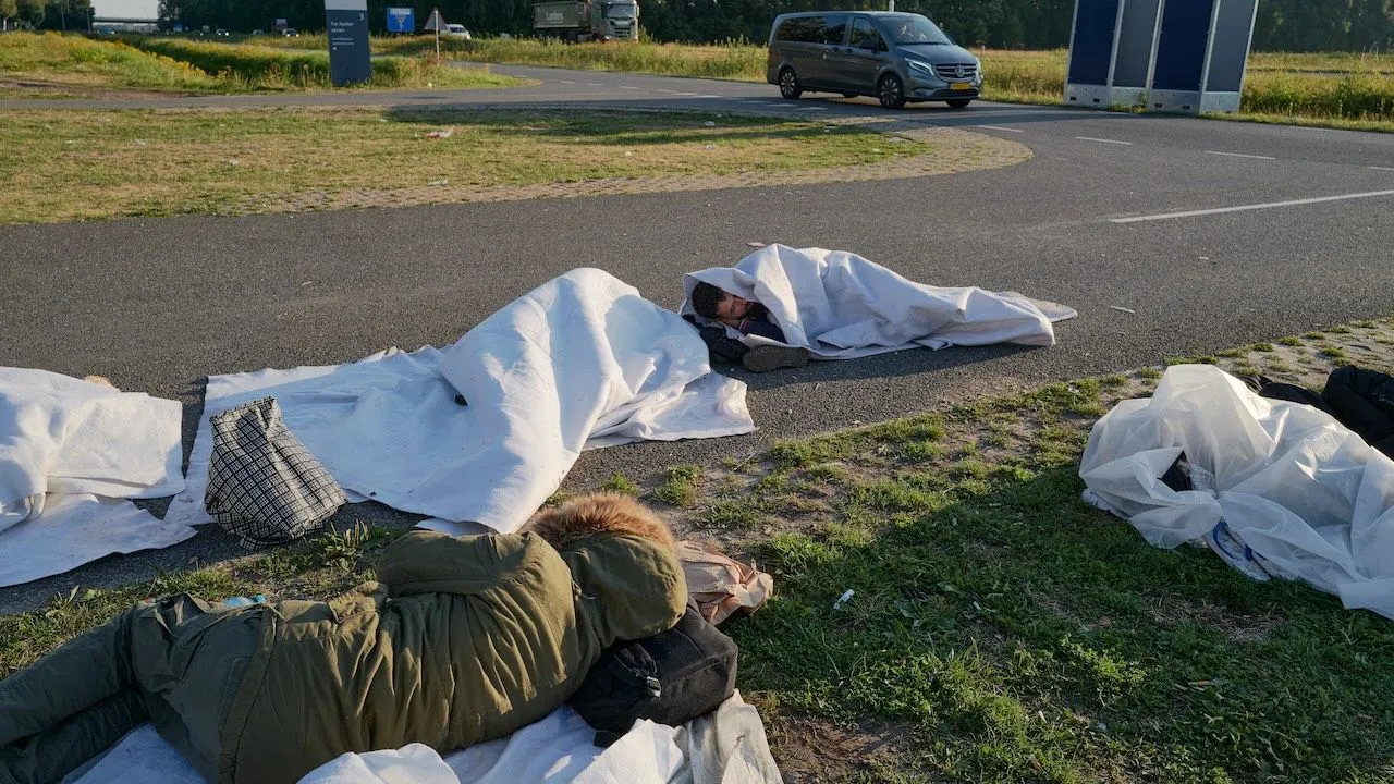 Chaos rond asielbeleid: Gemeenten negeren kabinet en voeren eigen plannen uit!