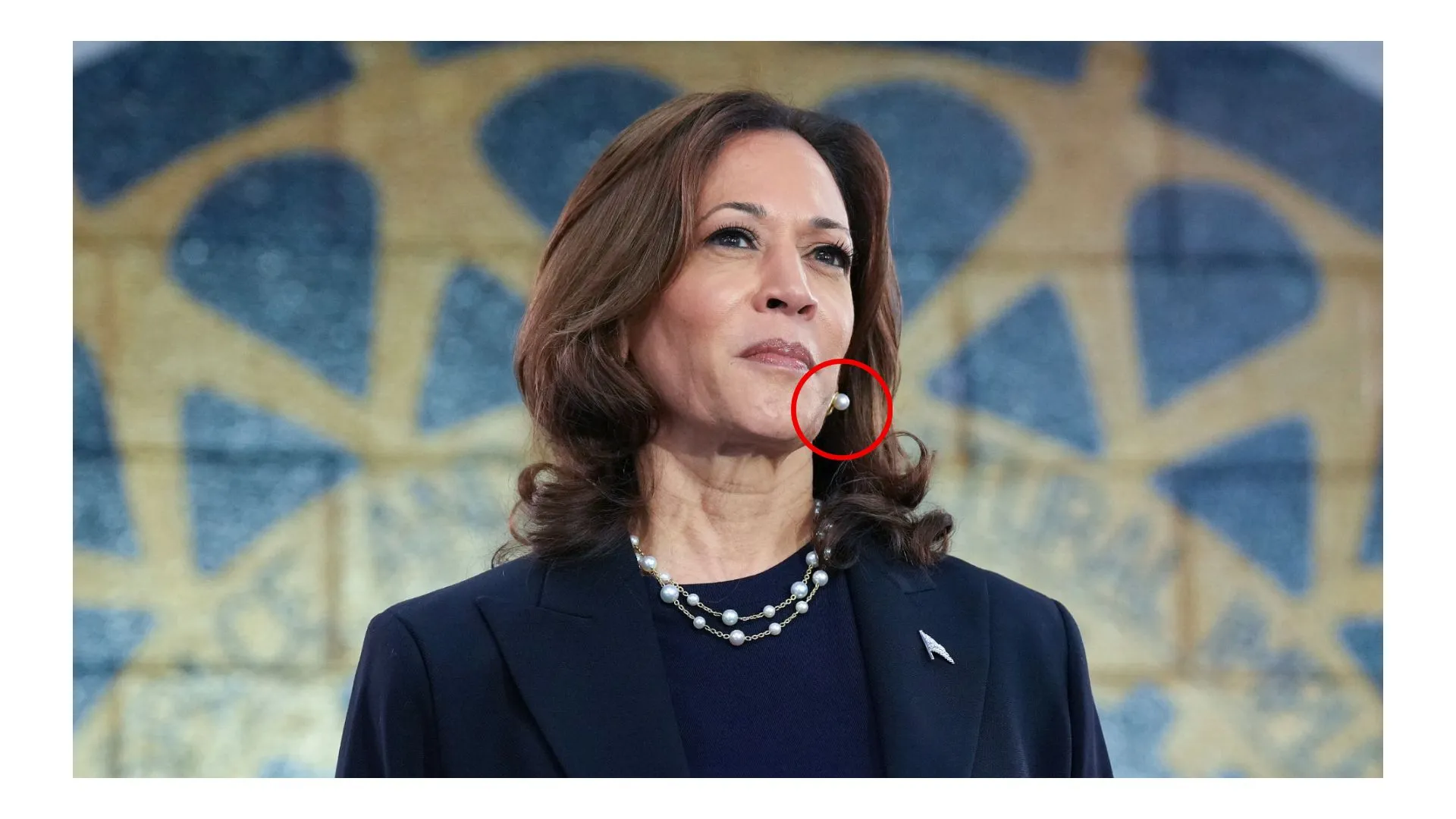 Kamala Harris beschuldigd van 'geheim' oortje tijdens debat met Trump