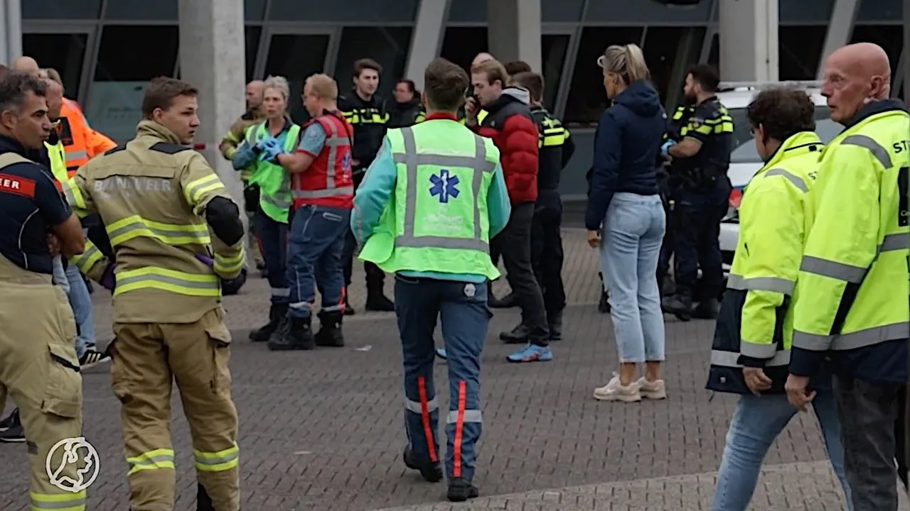 Vitesse-fans massaal onwel na vuurwerkchaos: Paniek en ziekenhuizen ingeschakeld