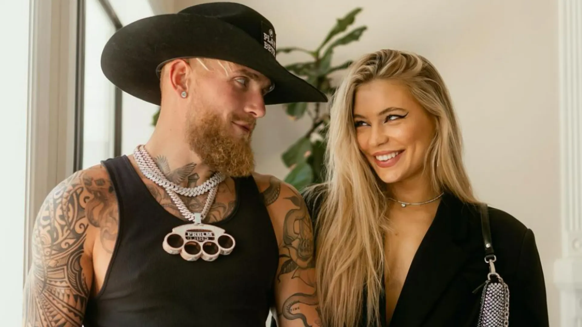 Jake Paul en Jutta Leerdam maken babynieuws bekend