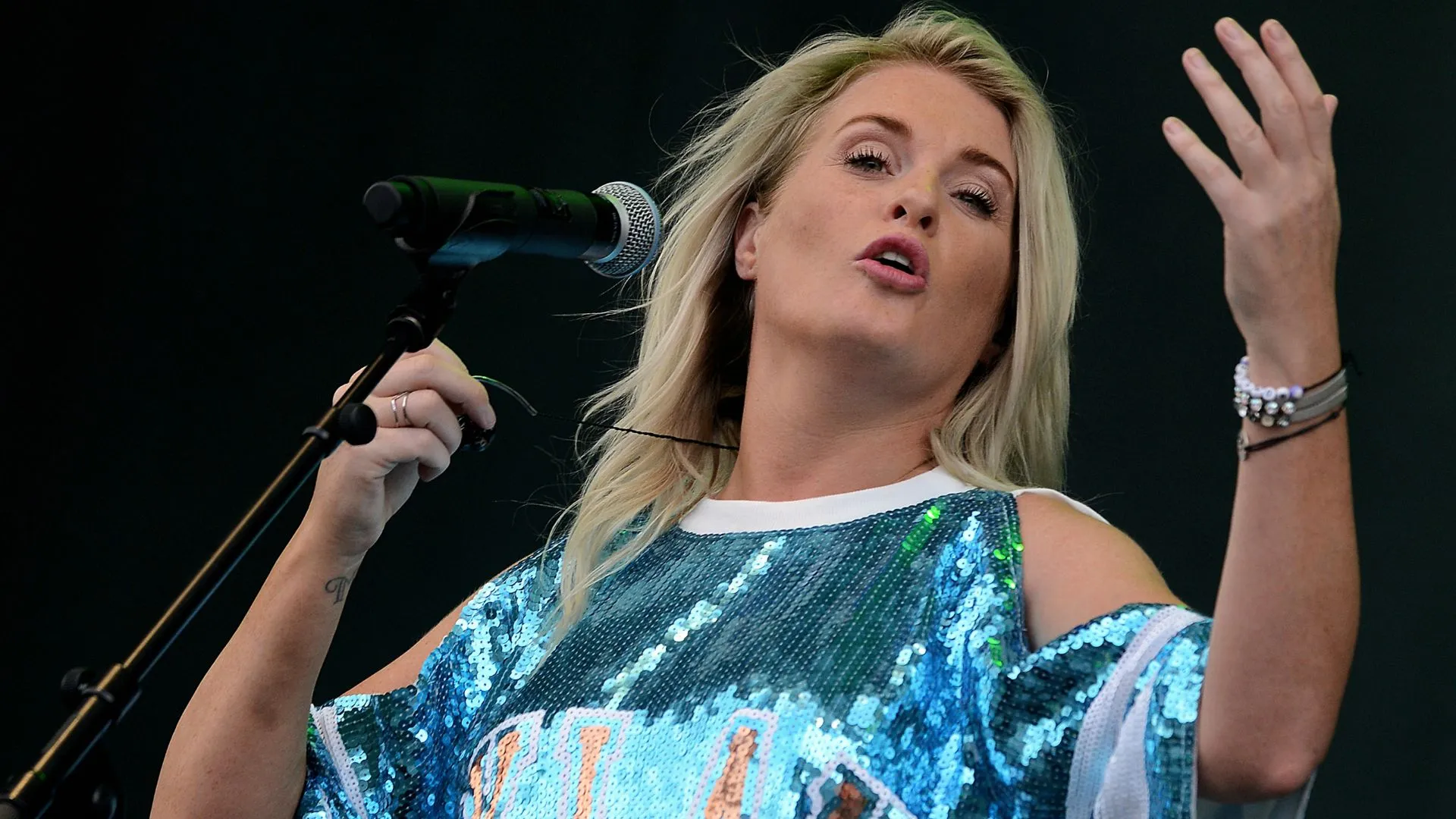 Miss Montreal breekt in Boerderij van Dorst: 'Voel me schuldig over mijn abortus'