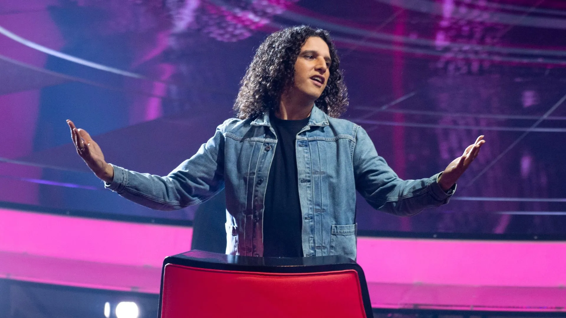 Ali B duikt op bij show Boef: 'Met meerdere mensen op de foto'