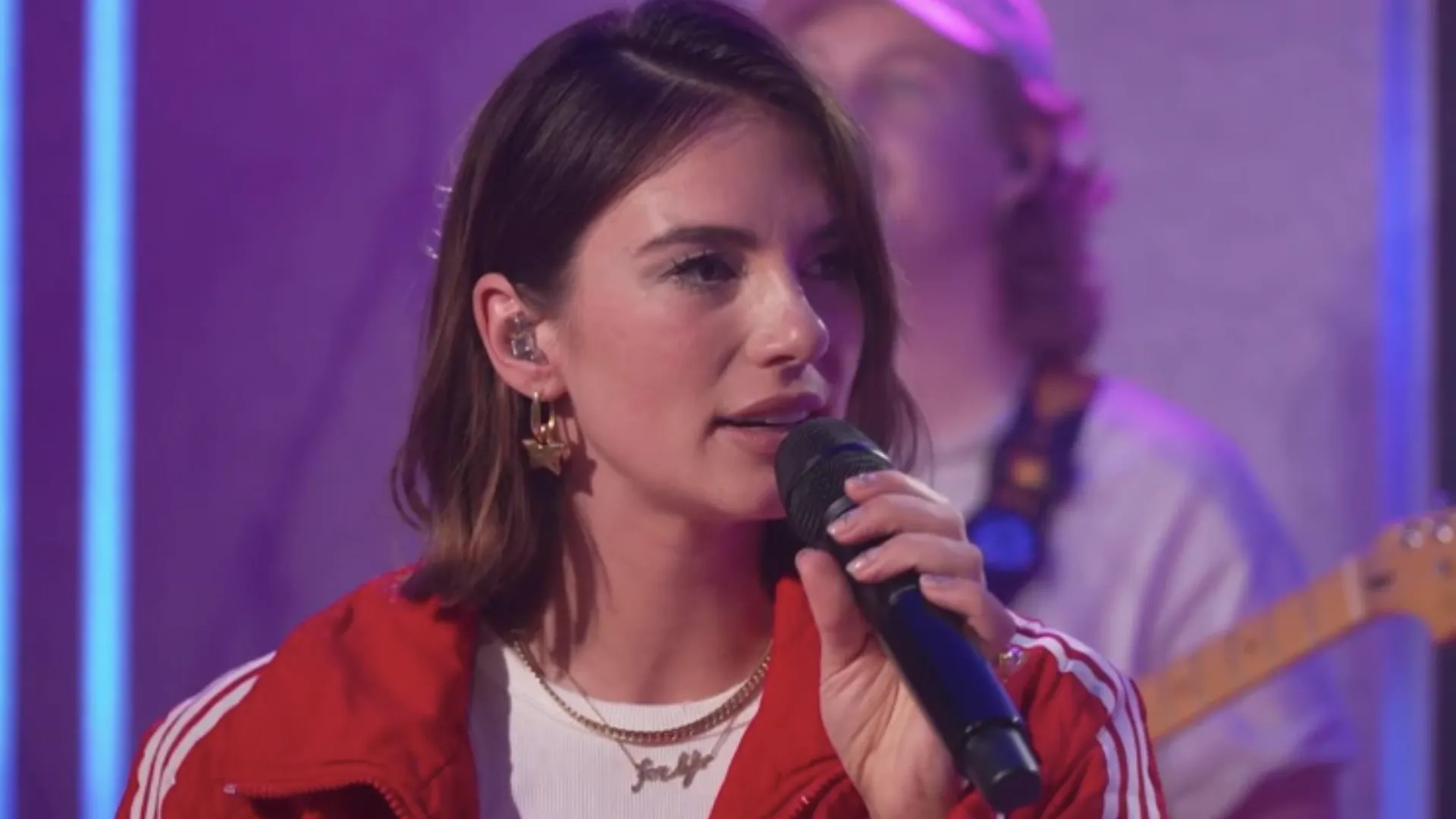 Zangeres Maan zwaar onder vuur na flopconcert