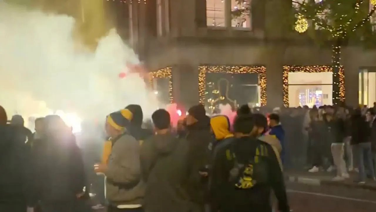 Beelden: Israëlische supporters opgejaagd en mishandeld in Amsterdam