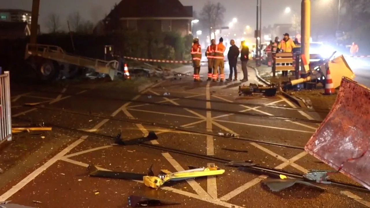 Trein met 25 passagiers knalt op graafmachine bij Bunnik, evacuatie gestart