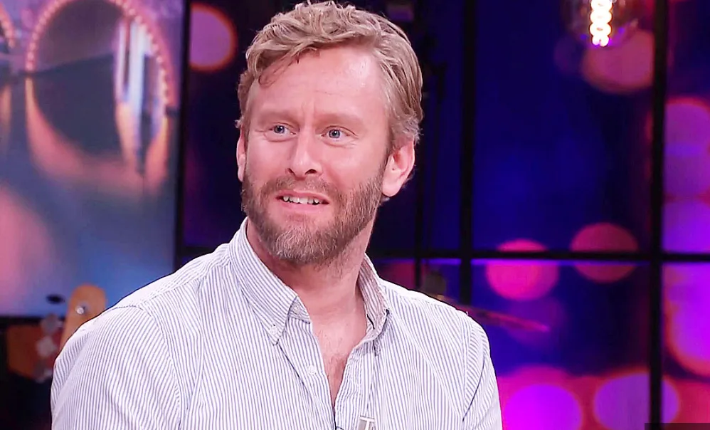 VPRO-presentator geeft bizar wangedrag op homodatingapp Grindr toe