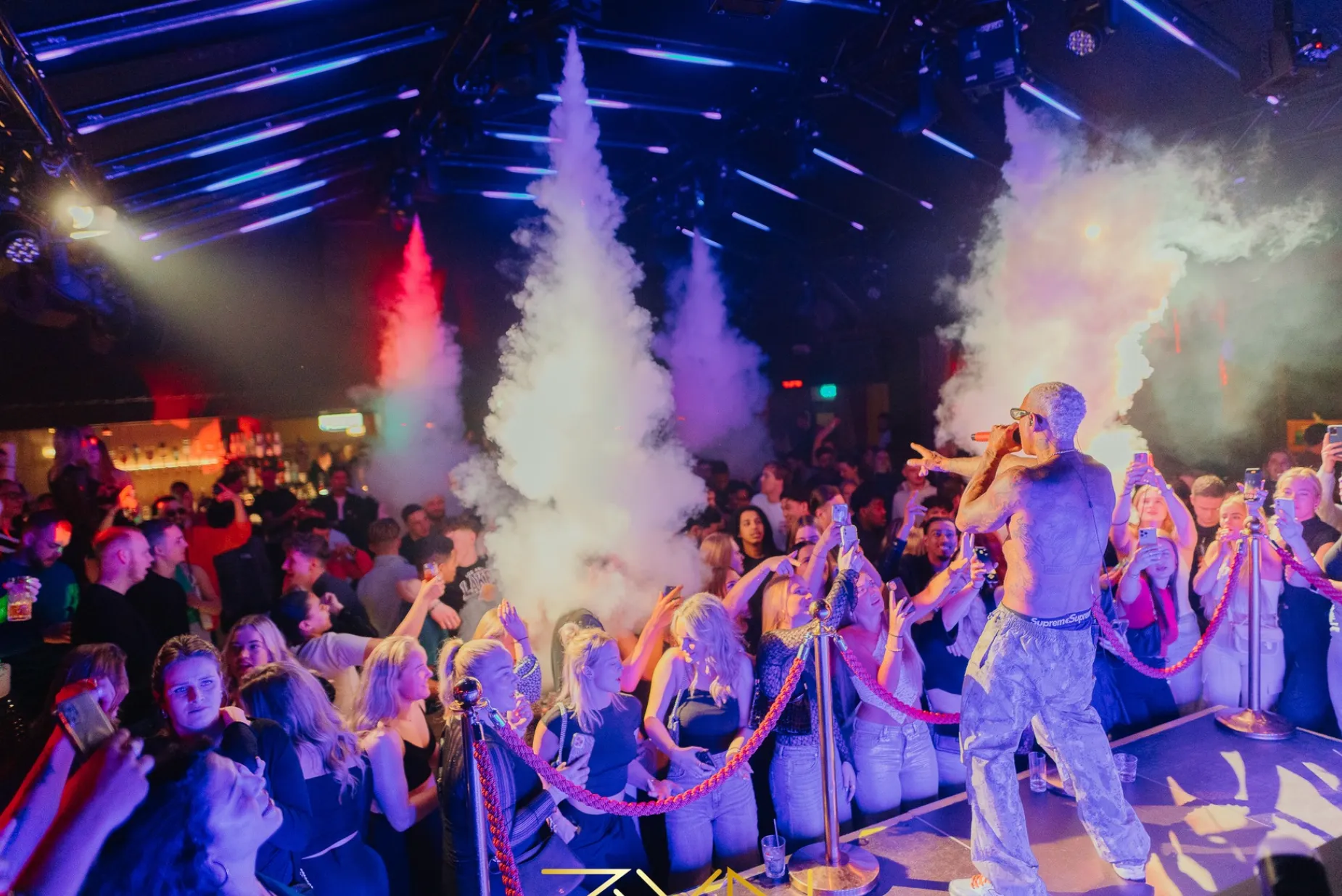 Leeuwarden: Grote brand in discotheek veroorzaakt een hoop chaos