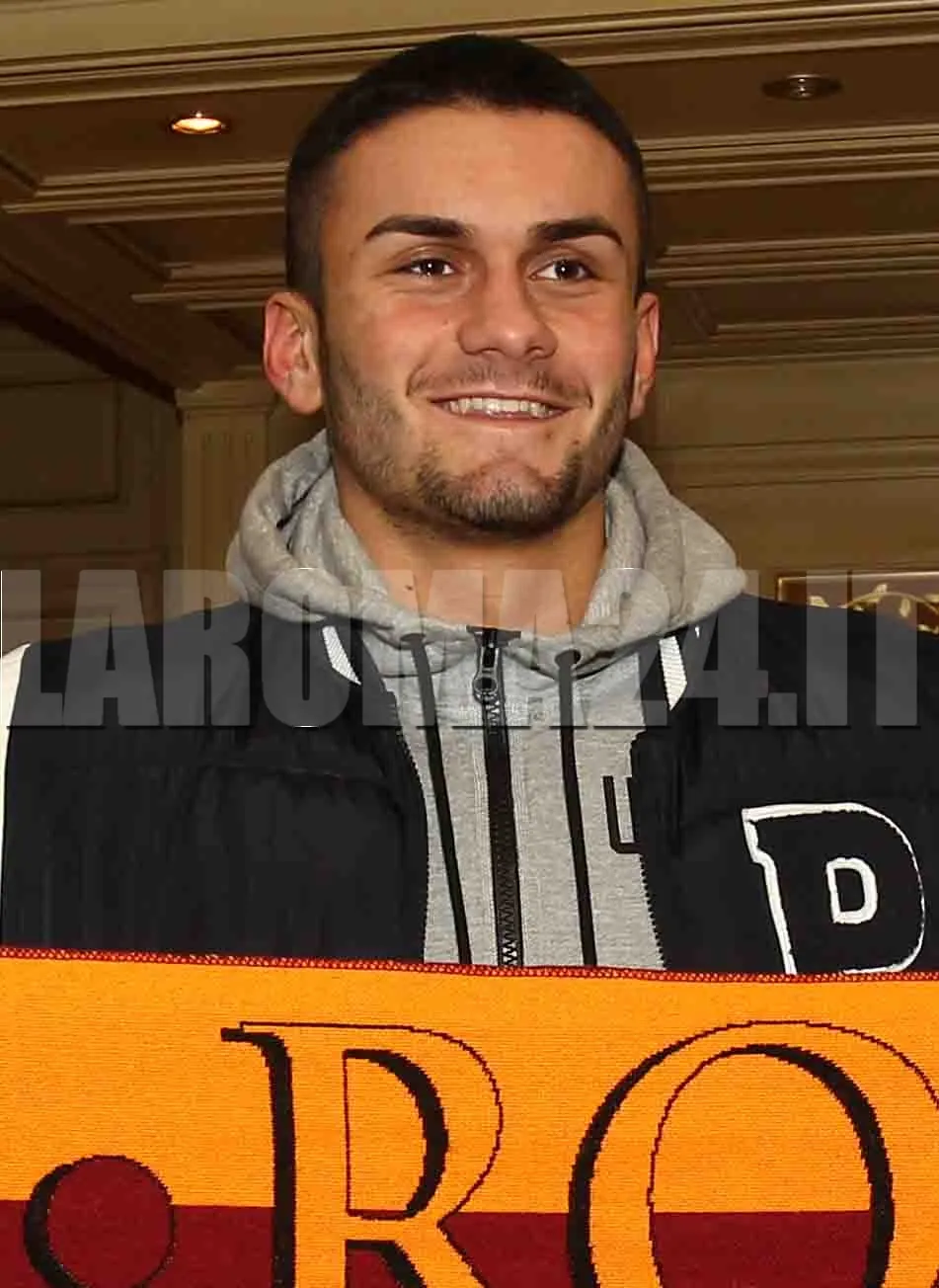 berisha sciarpa roma1