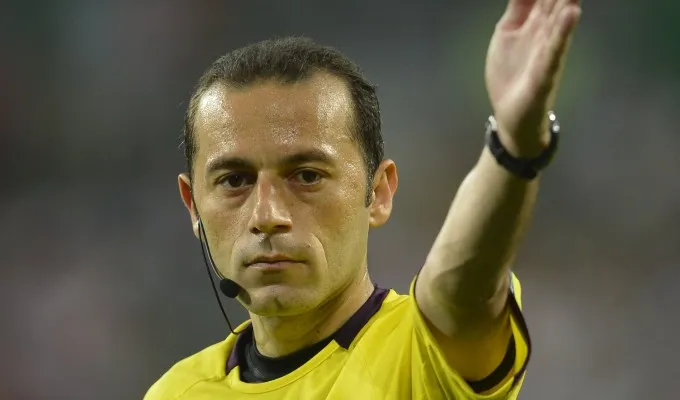 cuneyt cakir arbitro