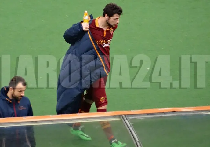 destro giaccone esce dal campo