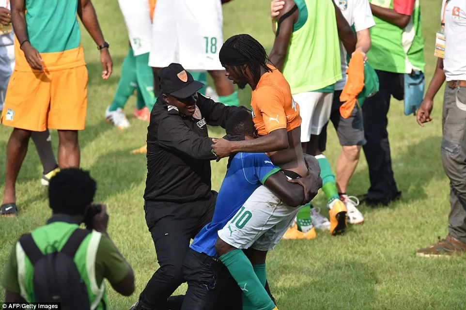gervinho invasione tifosi costa davorio