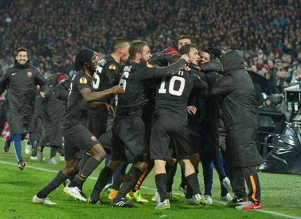 gruppo esulta feyenoord roma