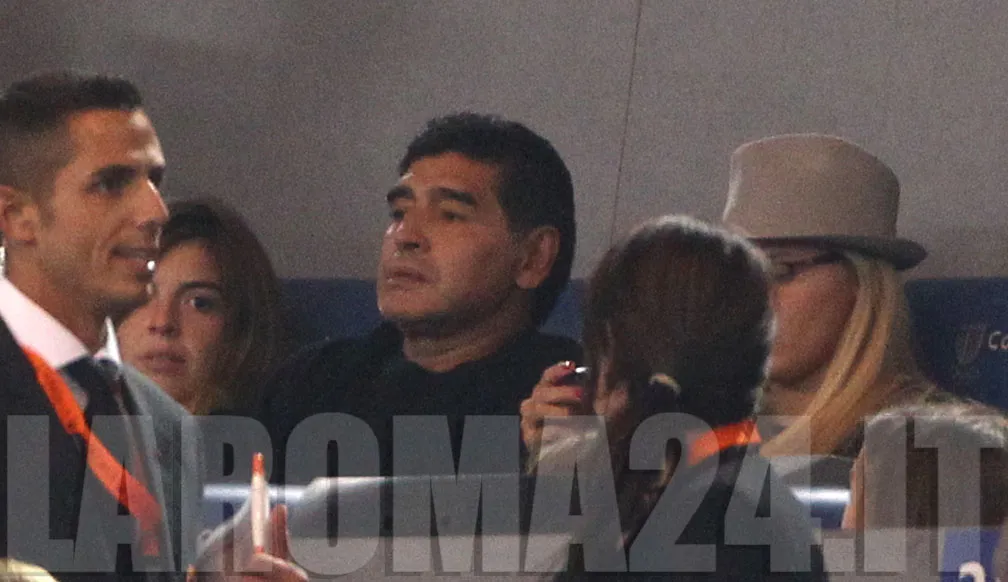 maradona tribuna olimpico mancini